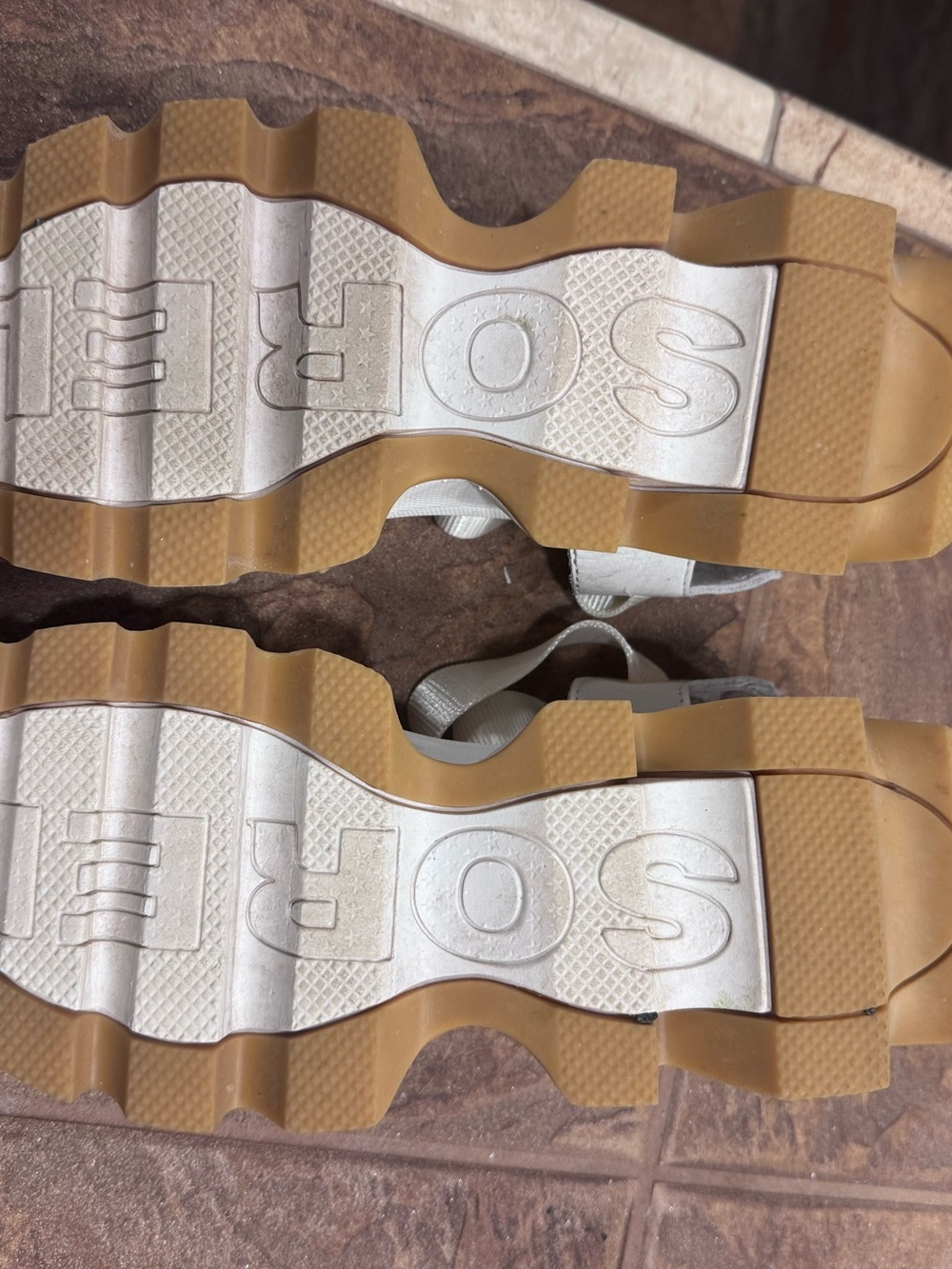 Sorel White Multicolor Wave Sandals - Picture 15 of 16